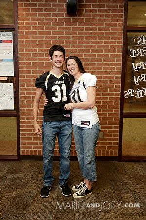 20170811-MHS-FOOTBALL-SENIORS&MOMS-20