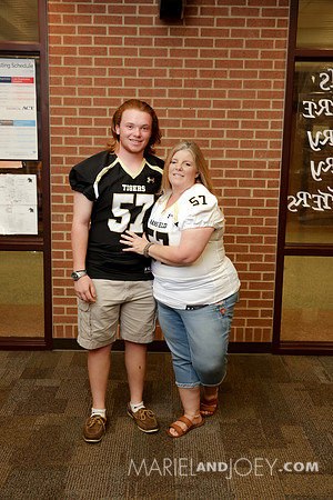 20170811-MHS-FOOTBALL-SENIORS&MOMS-31