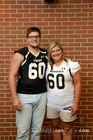 20170811-MHS-FOOTBALL-SENIORS&MOMS-2