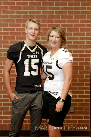 20170811-MHS-FOOTBALL-SENIORS&MOMS-22