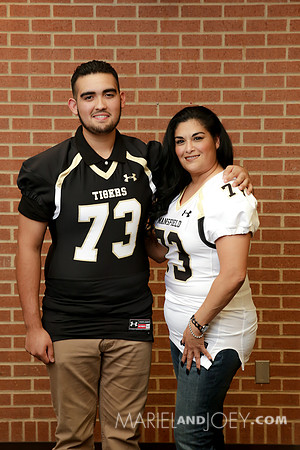 20170811-MHS-FOOTBALL-SENIORS&MOMS-13