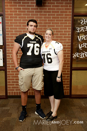 20170811-MHS-FOOTBALL-SENIORS&MOMS-38