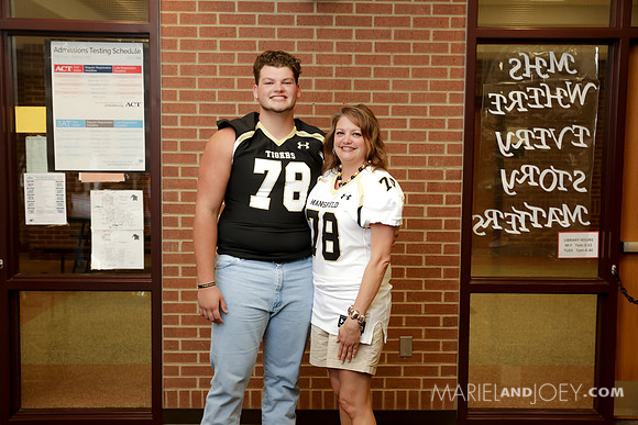 20170811-MHS-FOOTBALL-SENIORS&MOMS-9