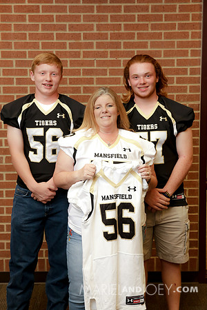 20170811-MHS-FOOTBALL-SENIORS&MOMS-33