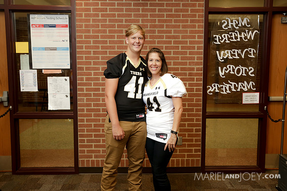 20170811-MHS-FOOTBALL-SENIORS&MOMS-18