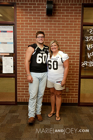20170811-MHS-FOOTBALL-SENIORS&MOMS-5