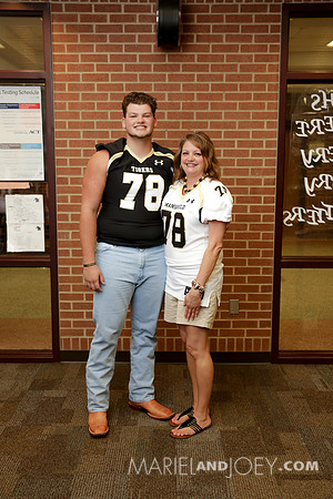 20170811-MHS-FOOTBALL-SENIORS&MOMS-8