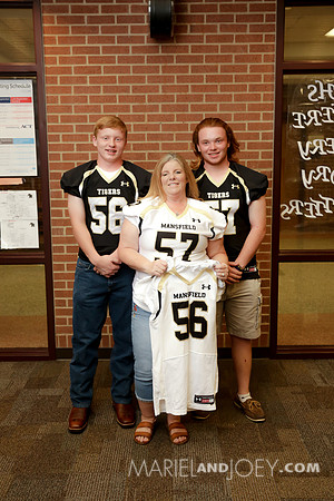 20170811-MHS-FOOTBALL-SENIORS&MOMS-34