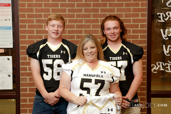 20170811-MHS-FOOTBALL-SENIORS&MOMS-35