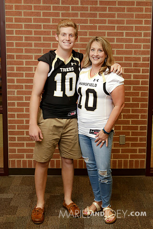 20170811-MHS-FOOTBALL-SENIORS&MOMS-11