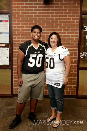 20170811-MHS-FOOTBALL-SENIORS&MOMS-28