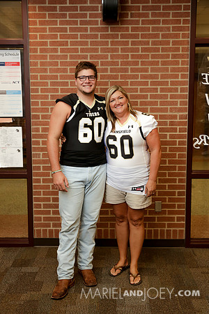 20170811-MHS-FOOTBALL-SENIORS&MOMS-1
