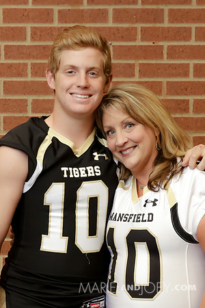 20170811-MHS-FOOTBALL-SENIORS&MOMS-12-2