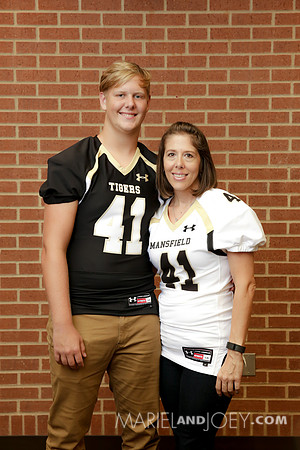 20170811-MHS-FOOTBALL-SENIORS&MOMS-16