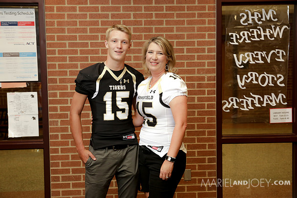 20170811-MHS-FOOTBALL-SENIORS&MOMS-24