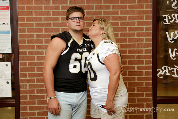 20170811-MHS-FOOTBALL-SENIORS&MOMS-6