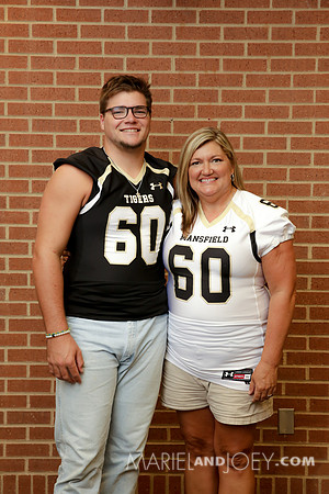 20170811-MHS-FOOTBALL-SENIORS&MOMS-4