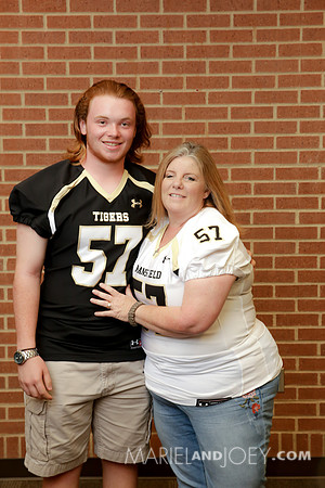 20170811-MHS-FOOTBALL-SENIORS&MOMS-30